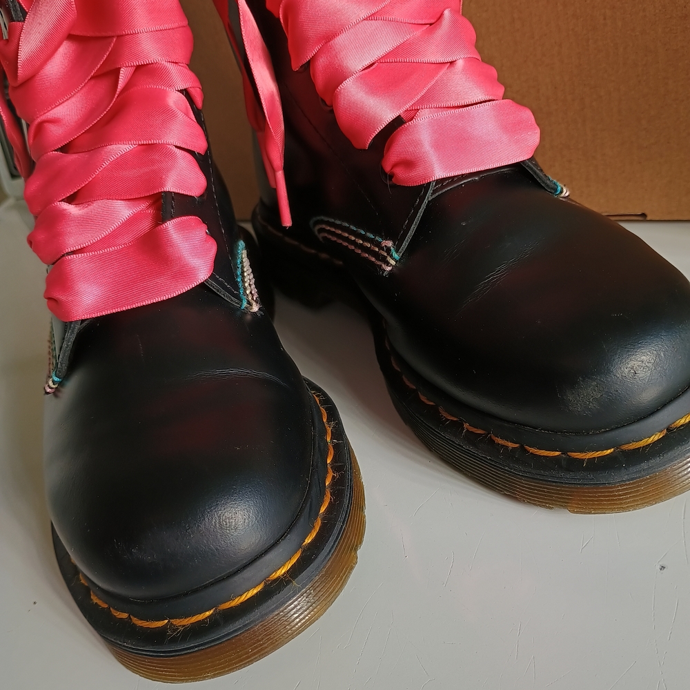 ๐ป CUTE CORE ๐ป Dr Martens, Sz 5, Hello Kitty & Friends rugged sole boots, HK&F - Picture 7 of 16